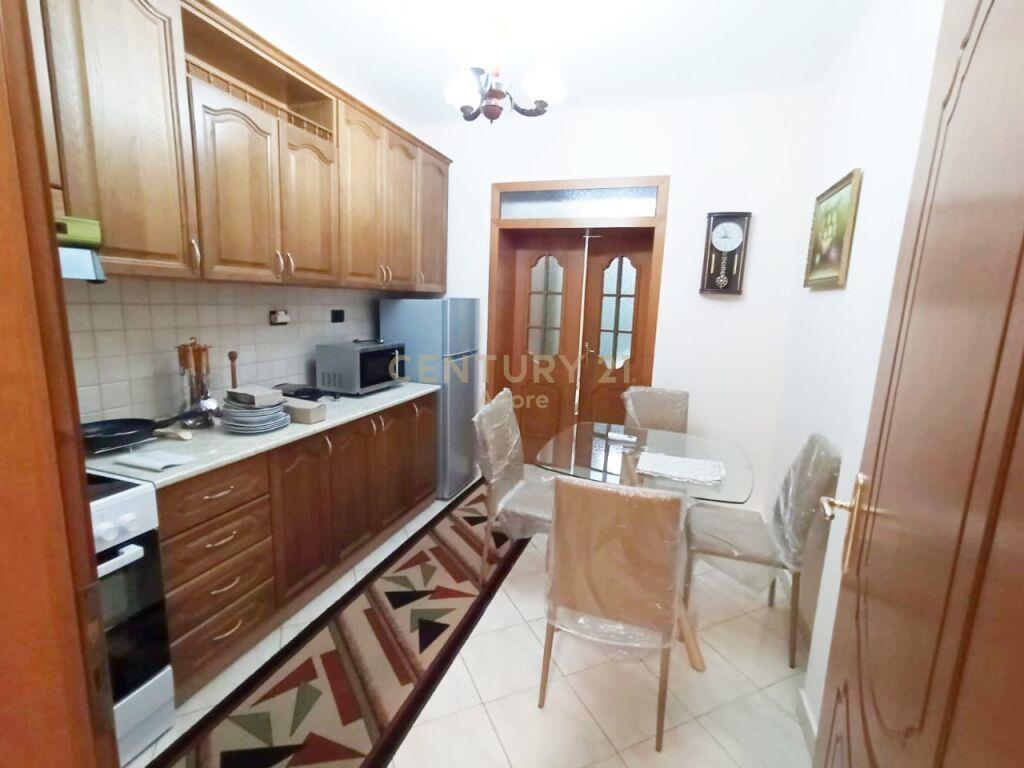Jepet me qira Apartament 2+1 tek Fakulteti Juridik – Tiranë
