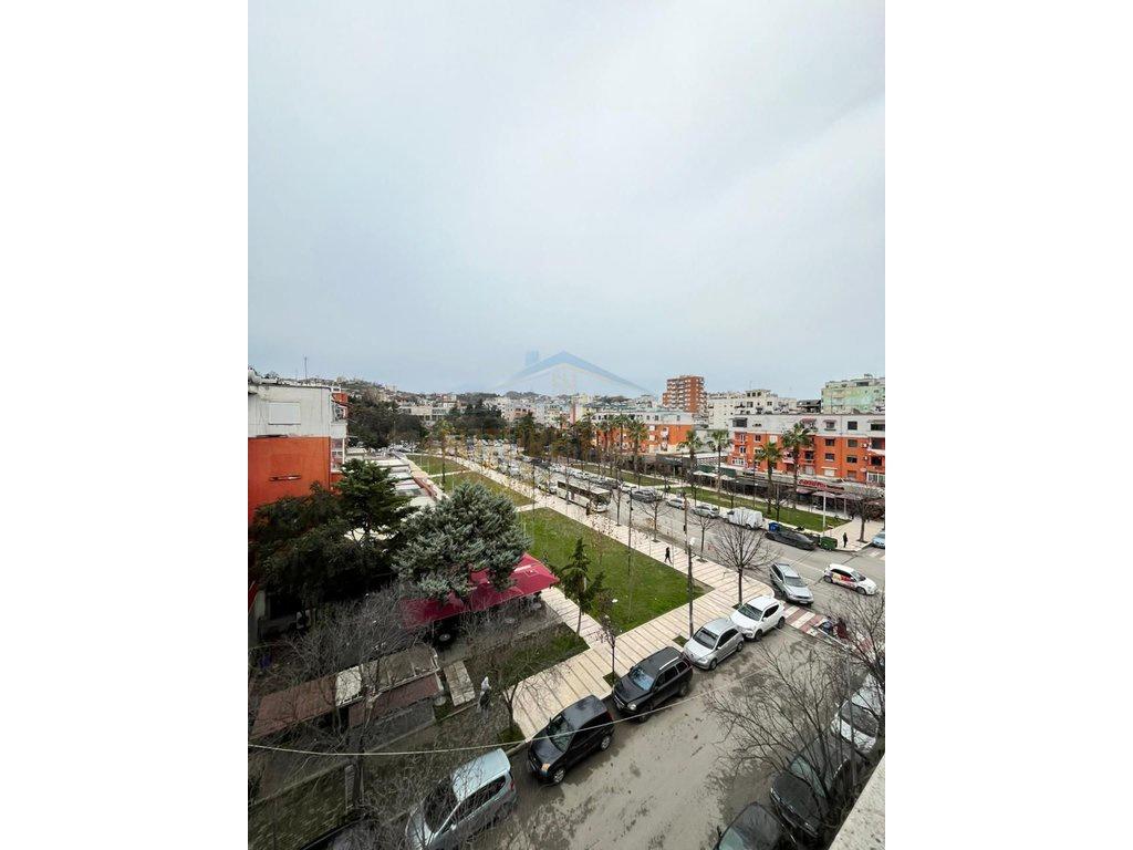 0697048063 Shitet, Apartament 2+1,Durrës – Durrës
