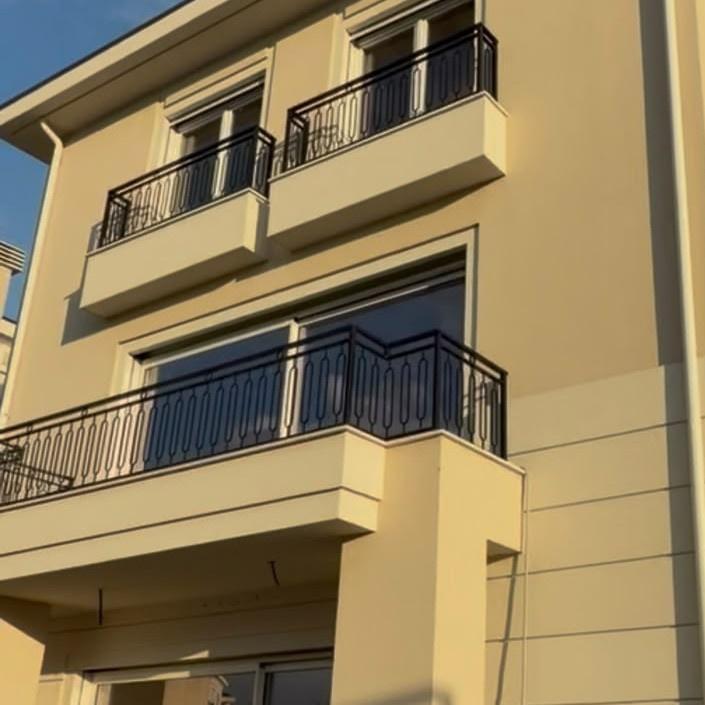 🏡 SHITET VILË 3-KATËSHE – COLLINA VERDE 📍 Vendndodhja: Co – Tiranë