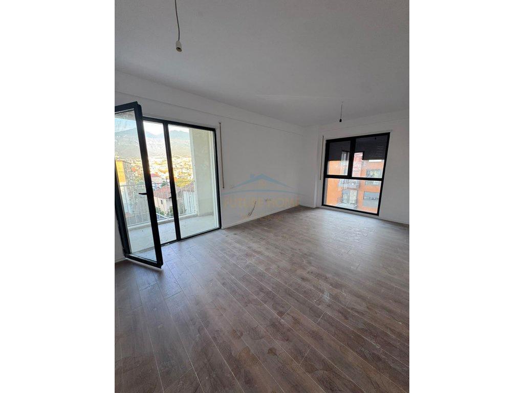 0692268458 Shitet, Apartament 2+1+2+ 2 Poste,Oxhaku – Tiranë