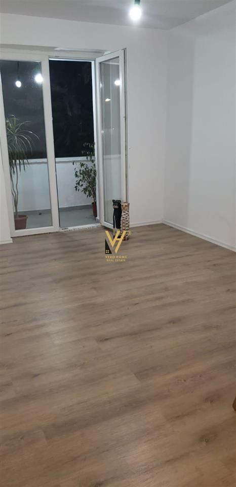 JEPET ZYRE 90M2 ME QERA NE BLLOK 600 EURO – Tiranë