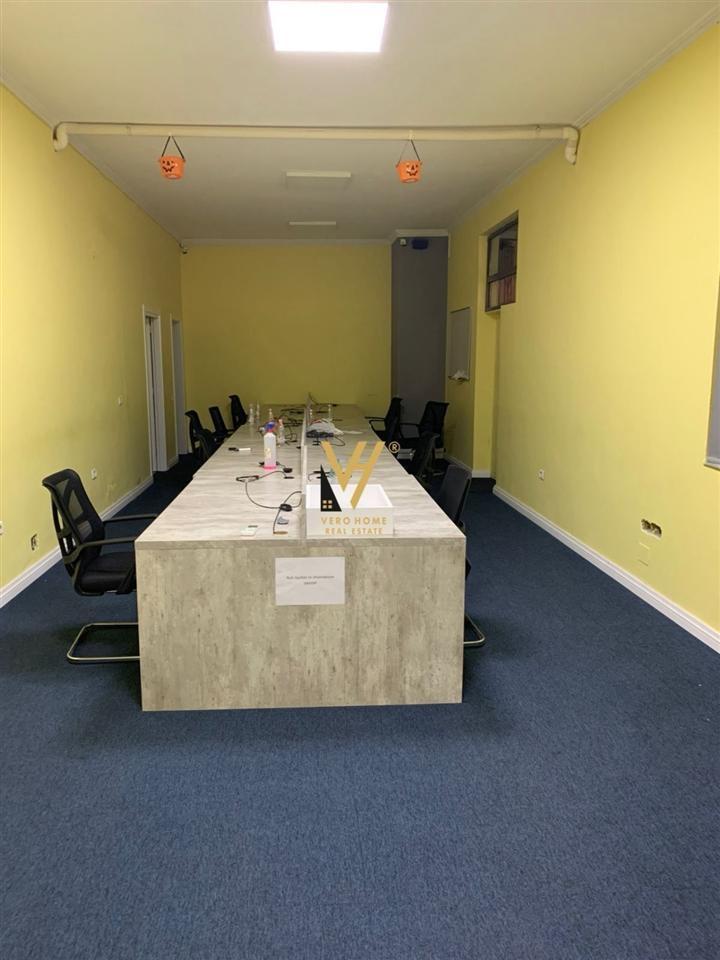 JEPET AMBIENT BIZNESI 200M2 ME QERA NE BLLOK 2.500 EURO – Tiranë