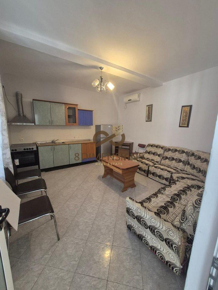 Jepet me qera apartament 2+1 prane Prokurorise – Tiranë - 1