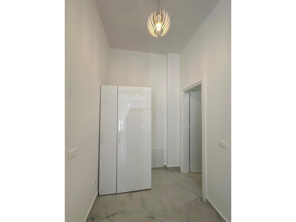 Shitet Apartament 1+1 në Kompleksin Rafaelo, Fresk – Tiranë - 1