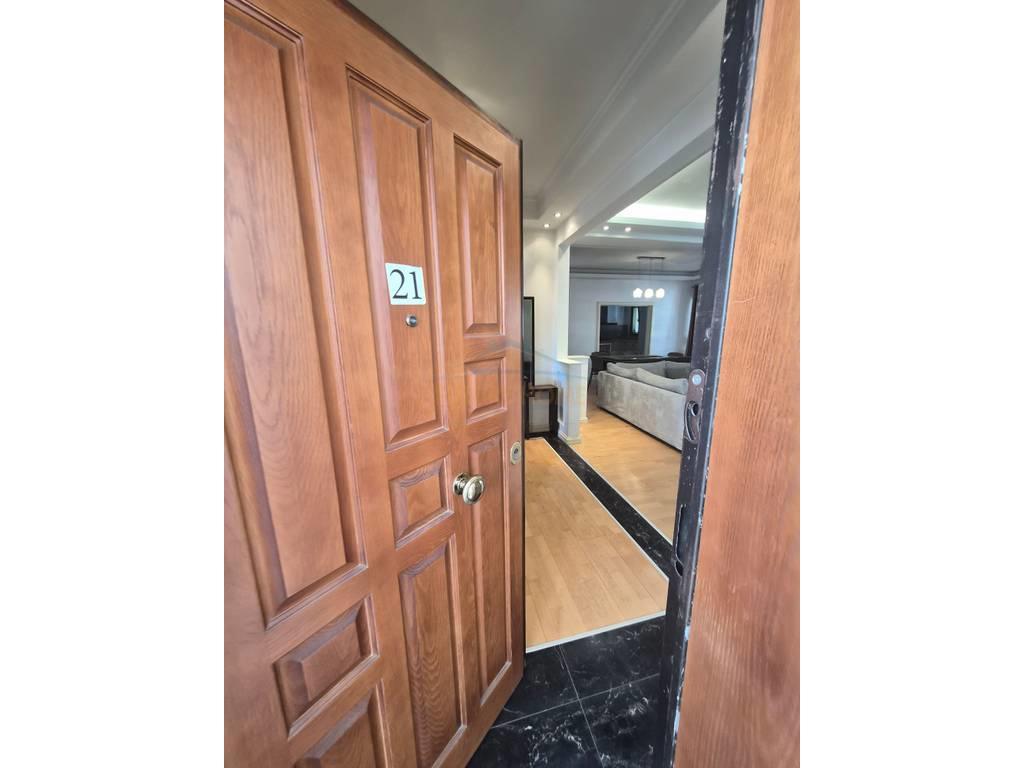 0696006906 Shitet, Apartament 3+1+post parkimi, Myslym shyri – Tiranë - 1
