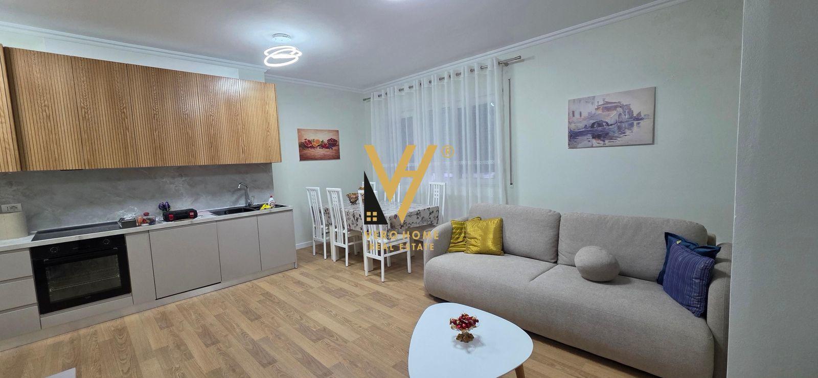 JEPET APARTAMENT 2+1+BLK ME QIRA TE PAZARI I RI 900 EURO – Tiranë
