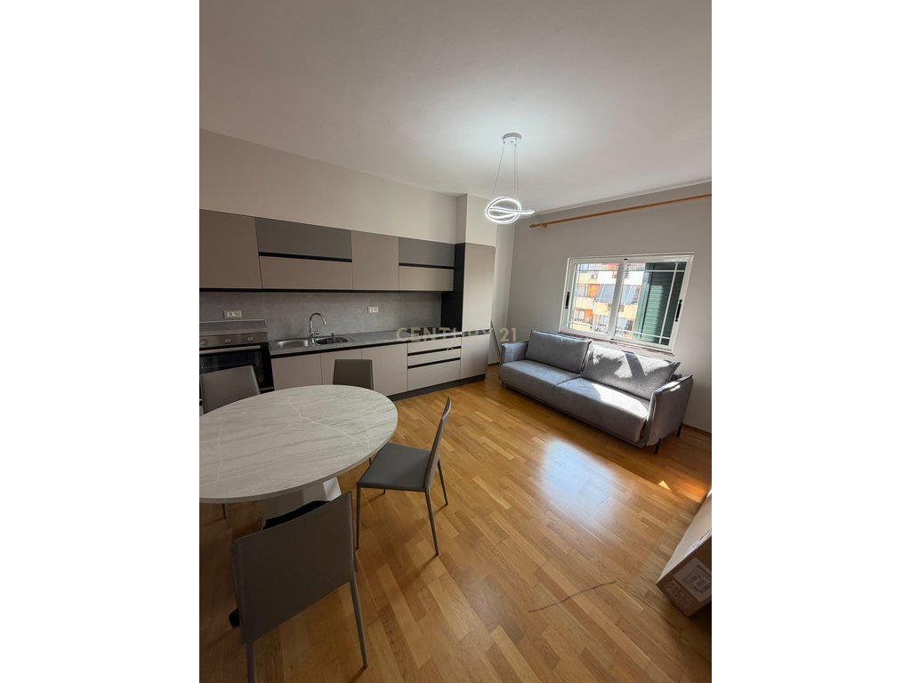 Apartament 2+1 Me Qira në Komunën e Parisit, Tiranë - 850€ – Tiranë
