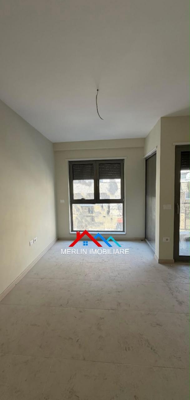 JEPET AMBJENT BIZNESI ME QERA 65M2 PER ZYRA TEK SHKOLLA E KU – Tiranë - 1