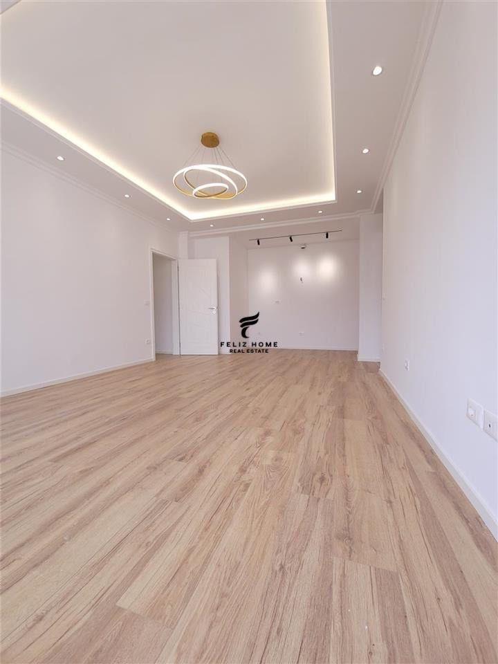 SHITET APARTAMENT 2+1+2 ZOGU I ZI 210.000 EURO – Tiranë