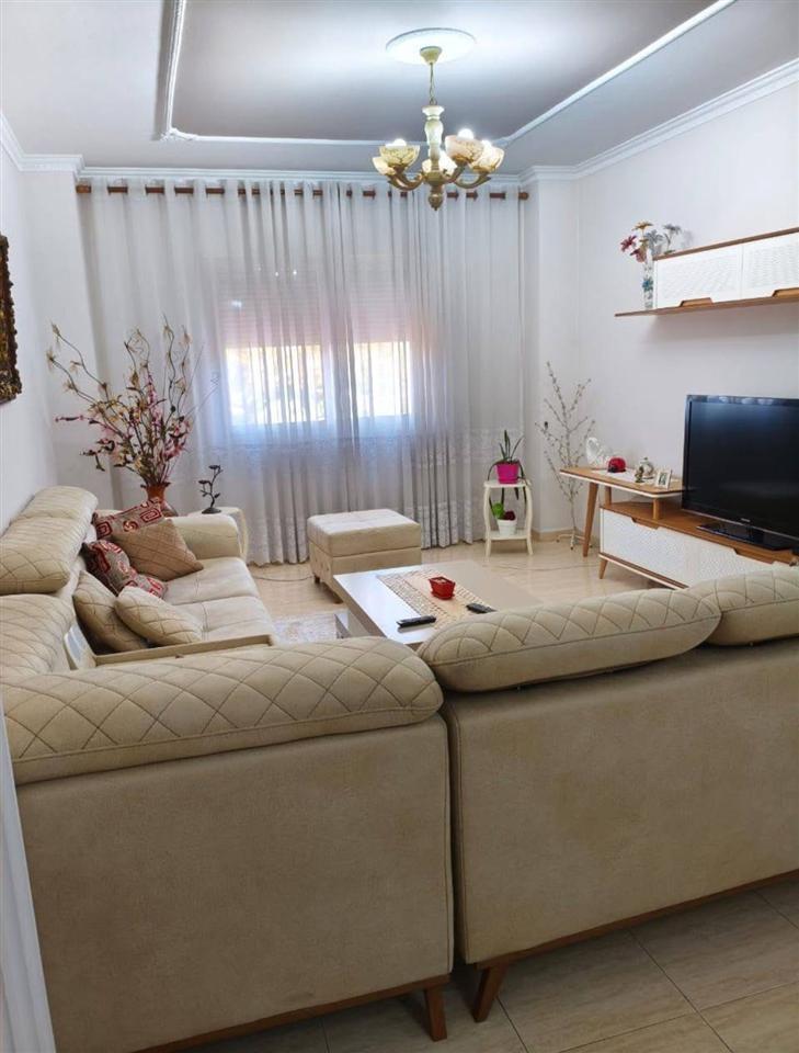 APARTAMENT ME QERA 2+1 QENDER 75.000 LEKE – Tiranë