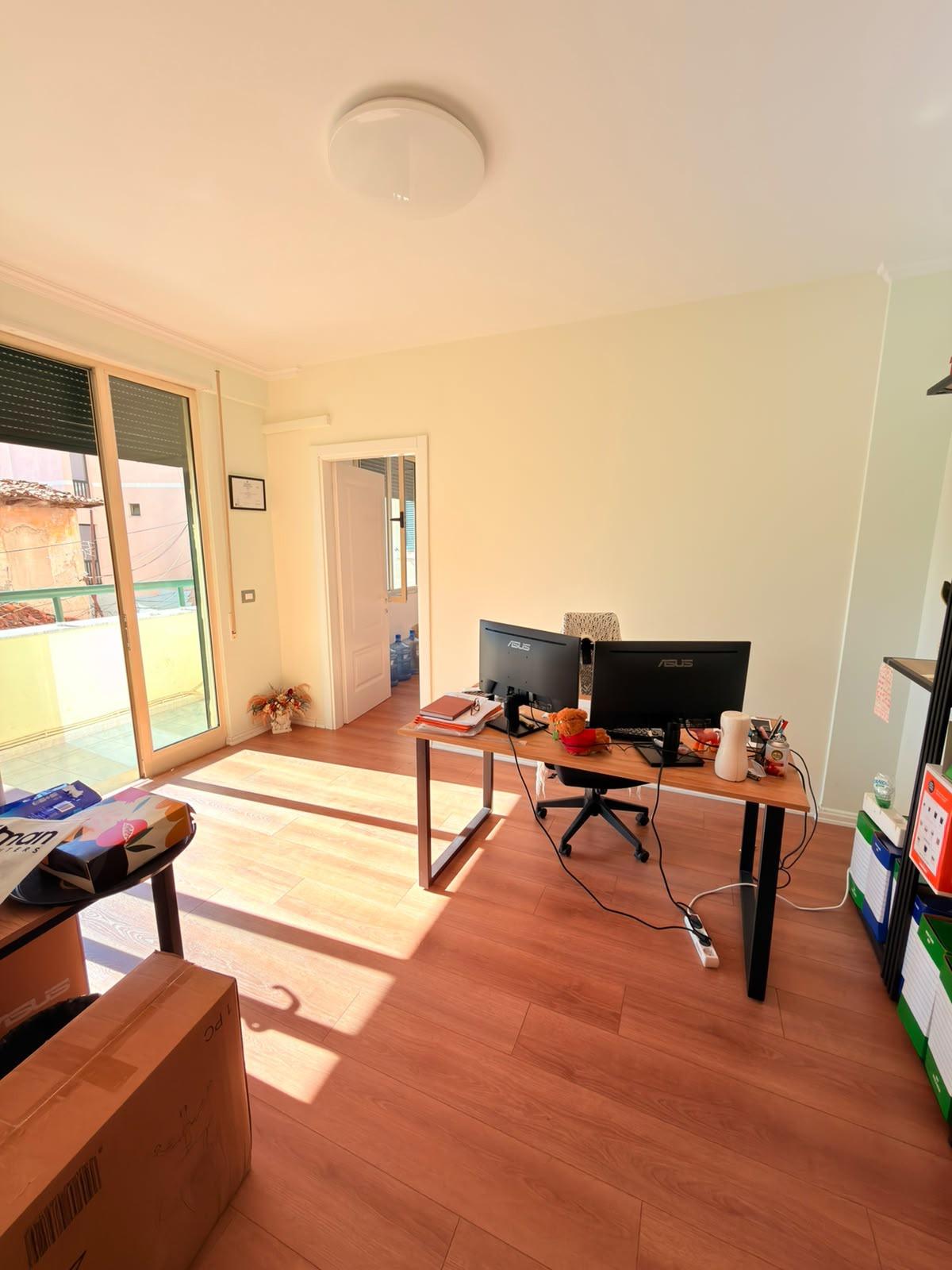 JEPET ME QERA AMBIENT BIZNESI PRANE BASHKISE, DURRES – Durrës - 1