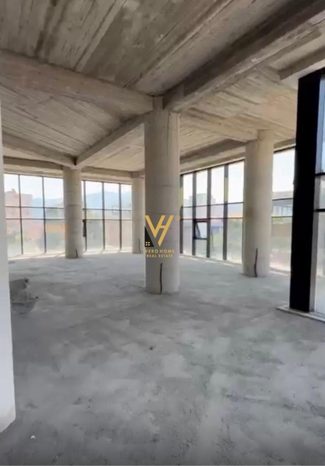 JEPET AMBIENT KOMERCIAL 326 M2 ME QIRA NE ELBASAN 2.200 EURO – Elbasan