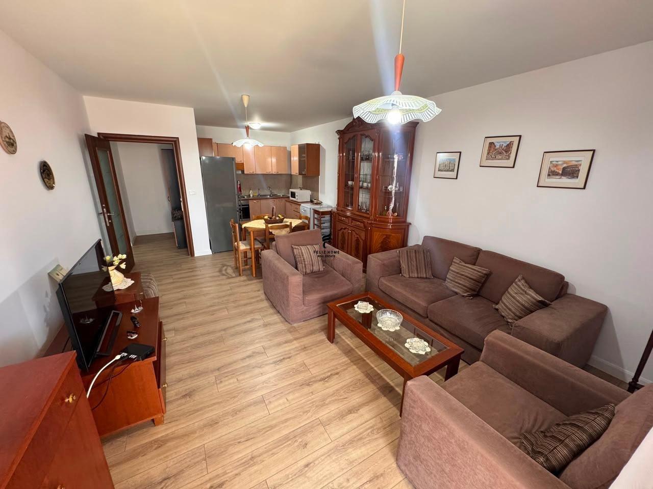 APARTAMENT ME QERA 2+1+2 KOMUNA E PARISIT 80.000 LEKE FH-99 – Tiranë