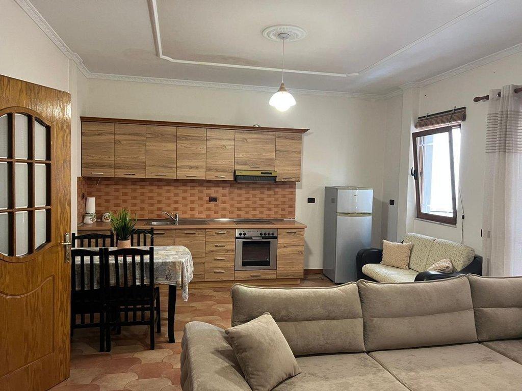 Jepet me qera Apartament 2+1 te Gjimnazi Petro Nini ! – Tiranë - 1
