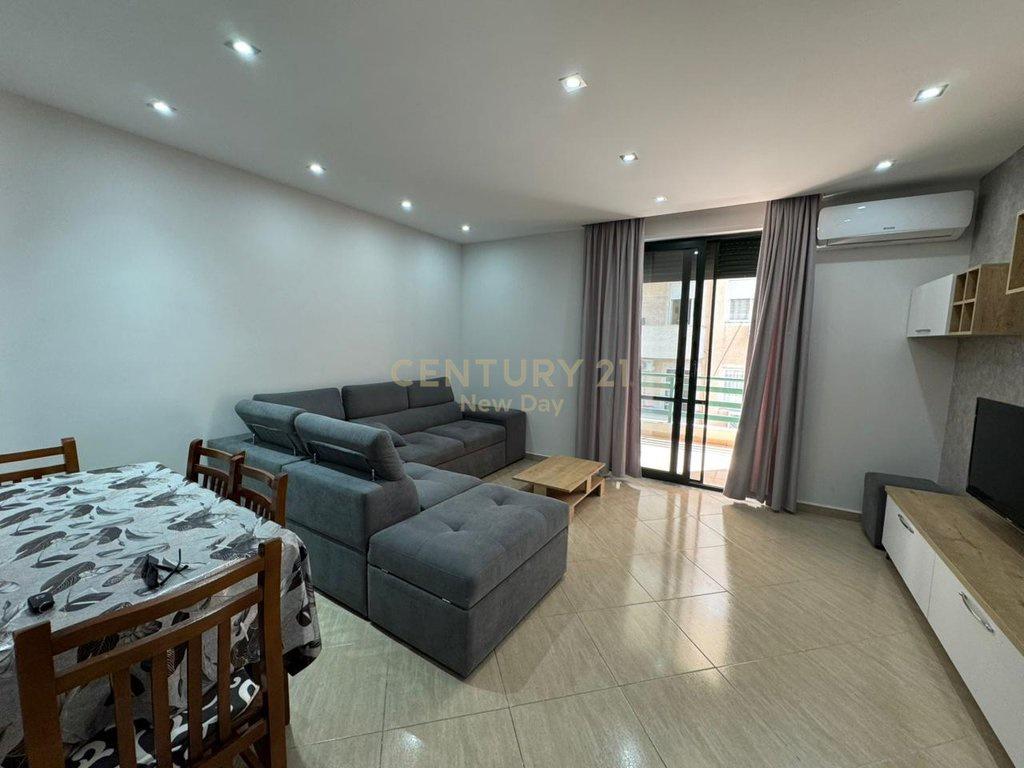 +355698329326 Apartament 2+1+2 T Plus Garazh me Qira në Plaz – Durrës