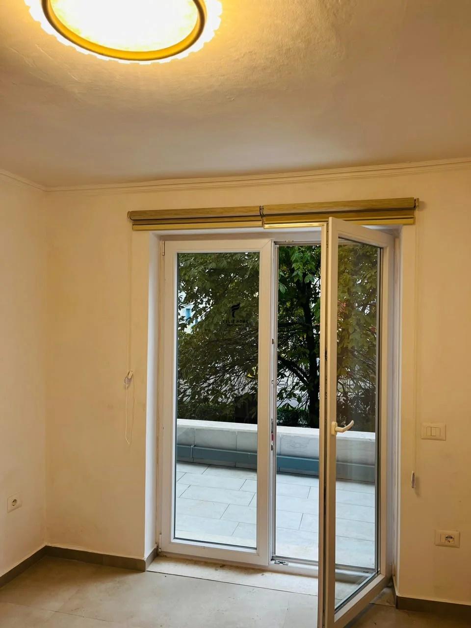 ZYRE ME QERA 68 M2 MYSLYM SHYRI 100.000 LEKE FH-99311 – Tiranë