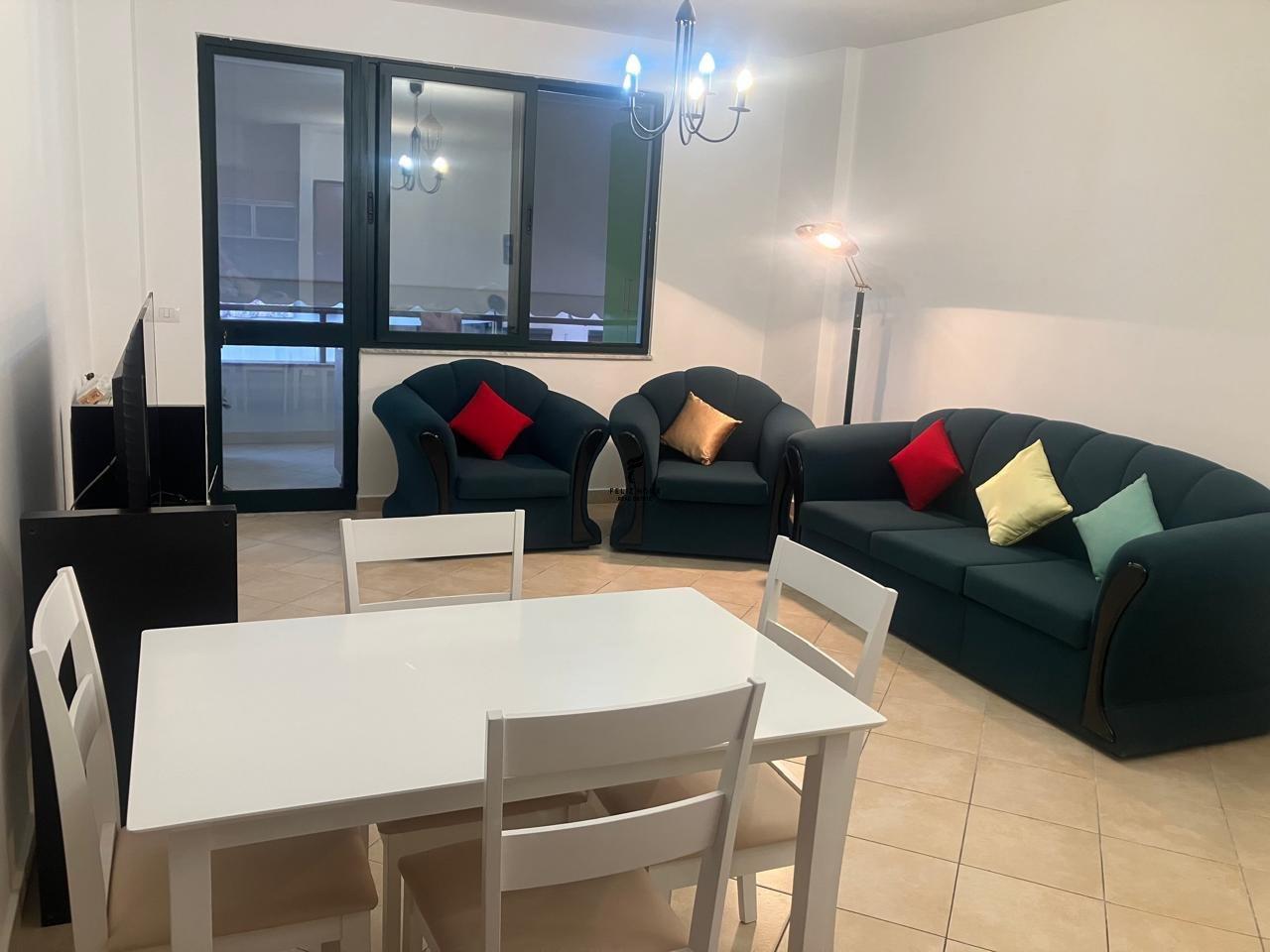 APARTAMENT ME QERA 2+1 21 DHJETORI 80.000 LEKE FH-95884 – Tiranë