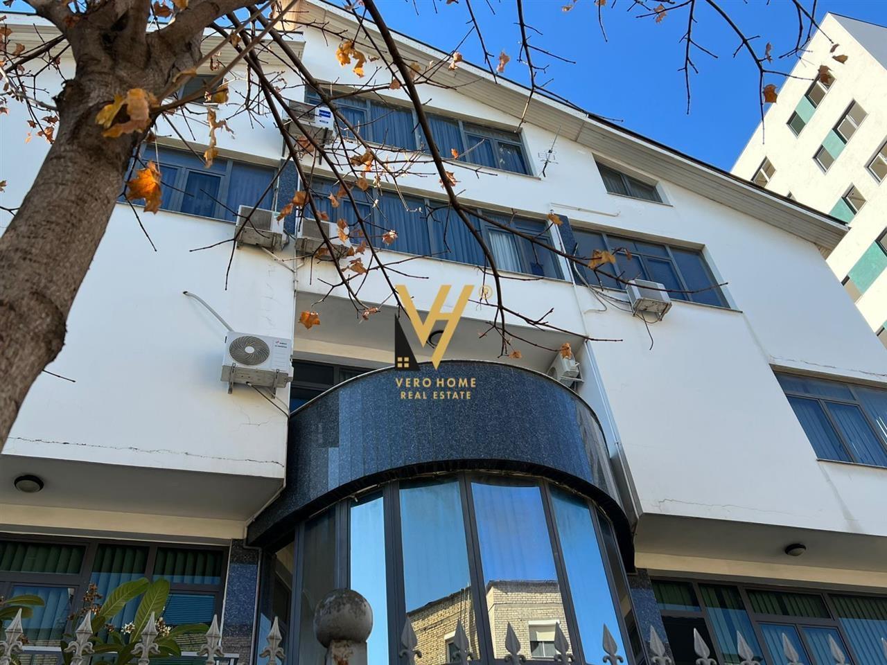 JEPET ZYRE 400 M2 ME QERA TE RRUGA XHANFIZE KEKO 3.000 EURO – Tiranë - 1