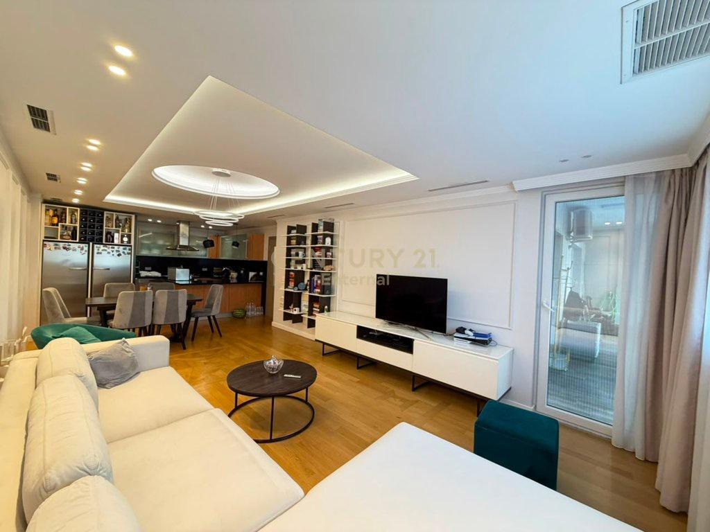 Apartament 2+1 per shitje tek Komuna e Parisit, Kika 1 – Tiranë