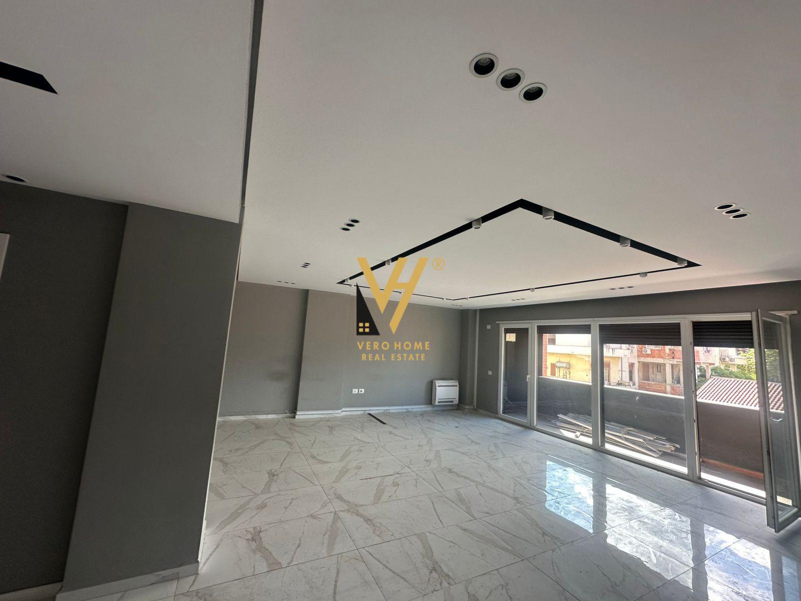 JEPET ZYRE 170 M2 ME QERA STACIONI I TRENIT 1.500 EURO – Tiranë