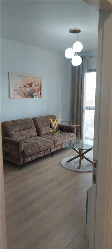 JEPET APARTAMENT 1+1+BLK ME QIRA TE OXHAKU 500 EURO – Tiranë