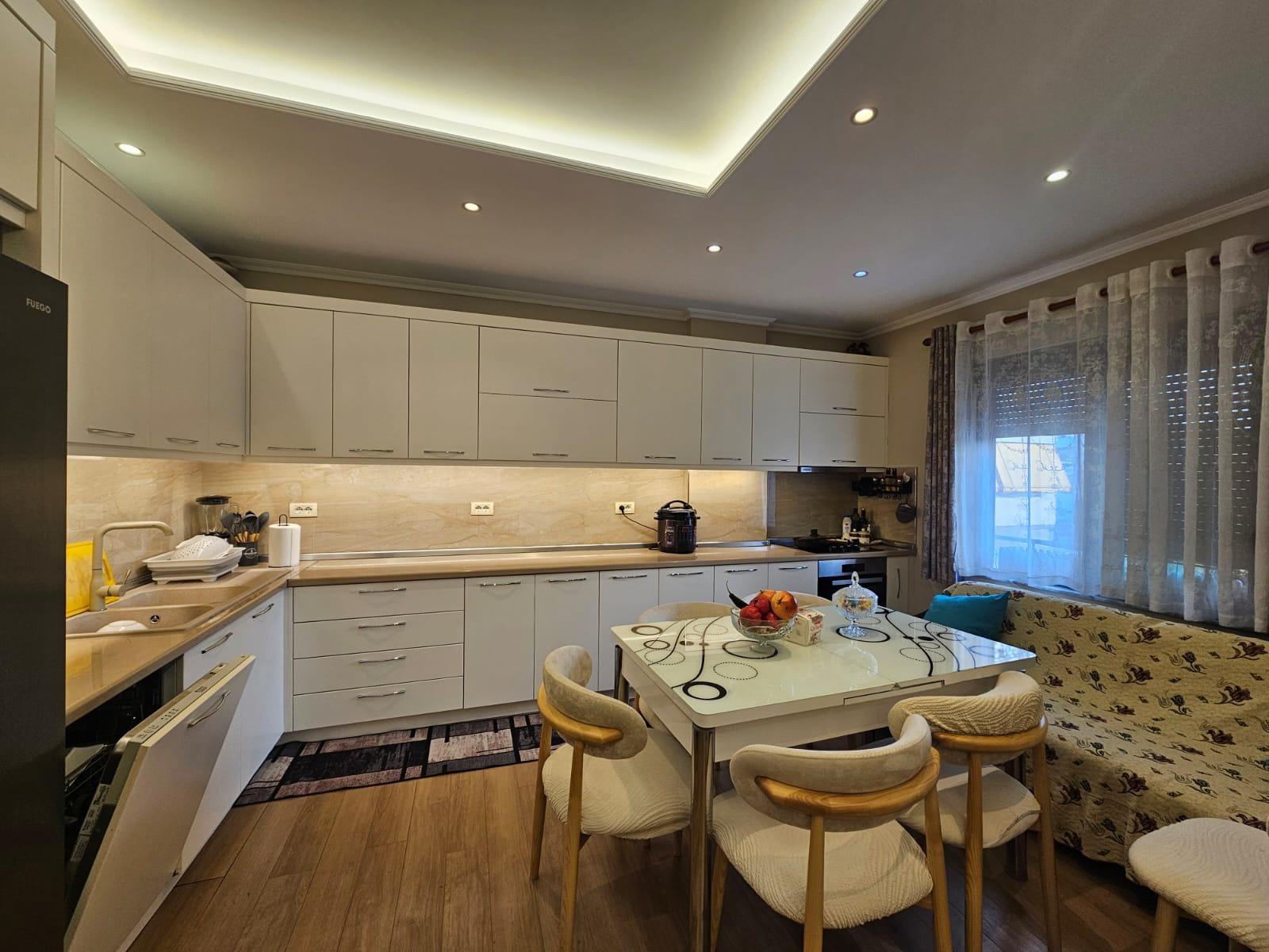 super apartament 800euro/muaj 2+1+2, plazh durres – Durrës