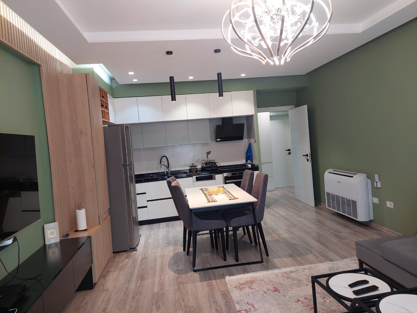 APARTAMENT ME QERA 3+1 SELVIA 1000 EURO FH-58009 – Tiranë