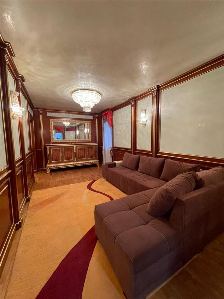 APARTAMENT ME QERA 1+1 PAZARI RI 1.100 EURO – Tiranë