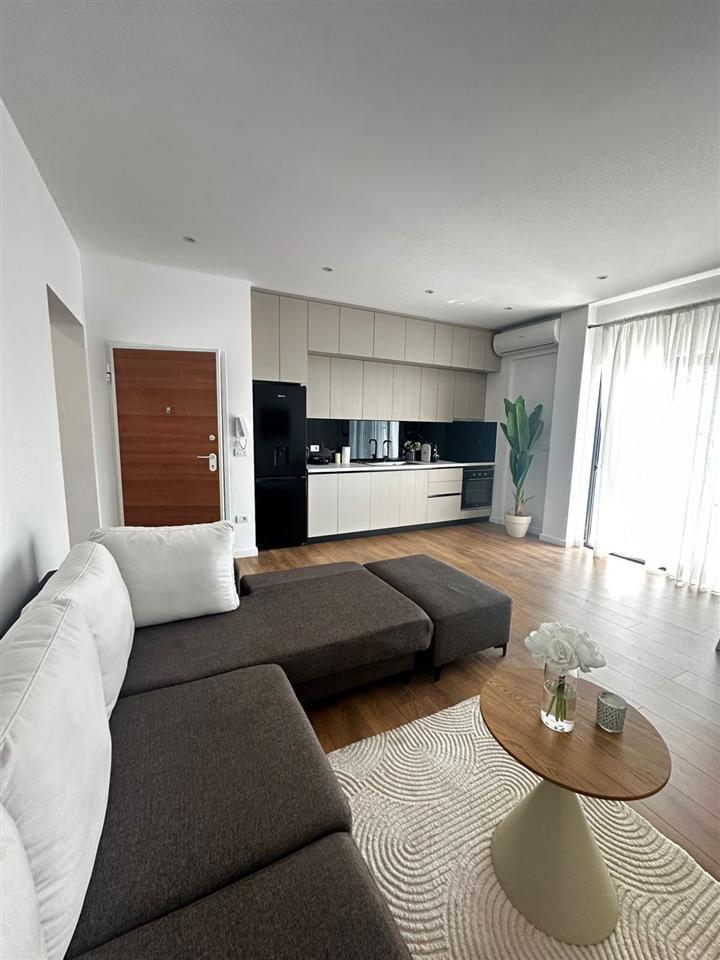 SHITET SUPER APARTAMENT • 2+1+2 me 2 ballkone – Durrës