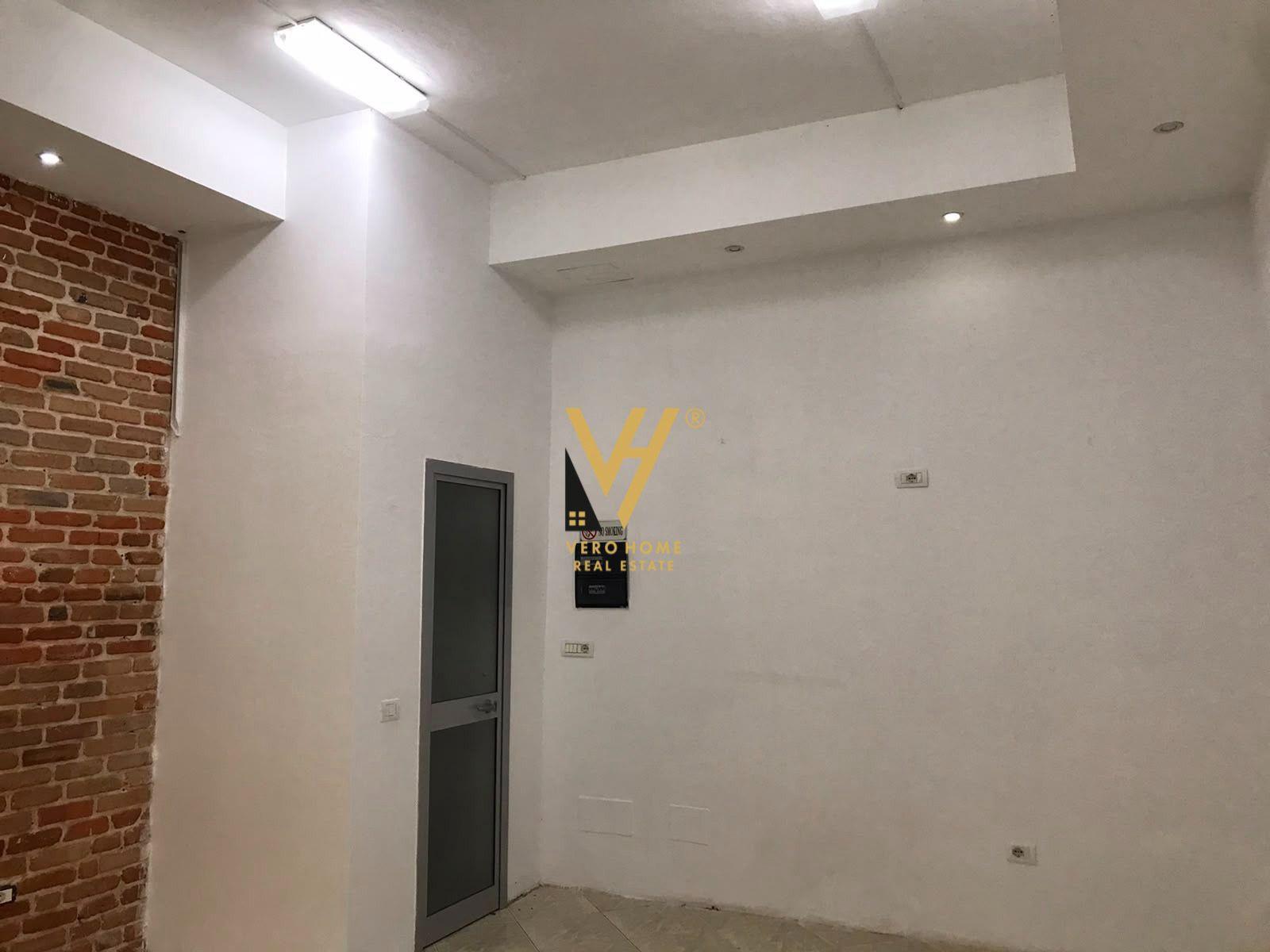 JEPET AMBIENT BIZNESI 25 M2 ME QERA NE FRESK 370 EURO – Tiranë