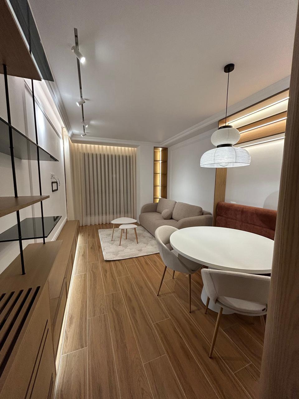 APARTAMENT ME QERA 1+1 KOMUNA E PARISIT 800 EURO – Tiranë