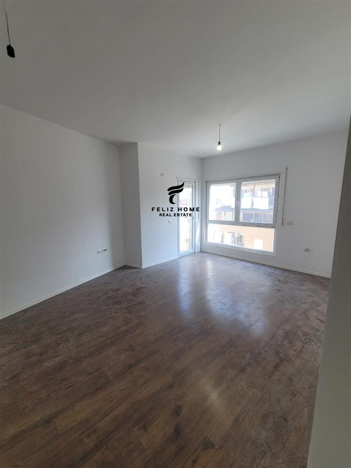 SHITET APARTAMENT 2+1 RRUGA E BARRIKADAVE 265.000 EURO – Tiranë