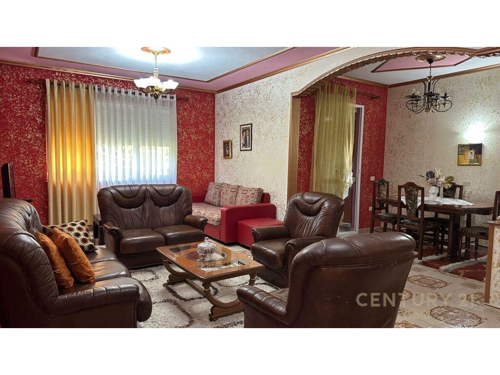 APARTAMENT I BOLLSHEM 2+1+2 + 2 BALLKONE TEK ISH STACIONI I – Tiranë - 1
