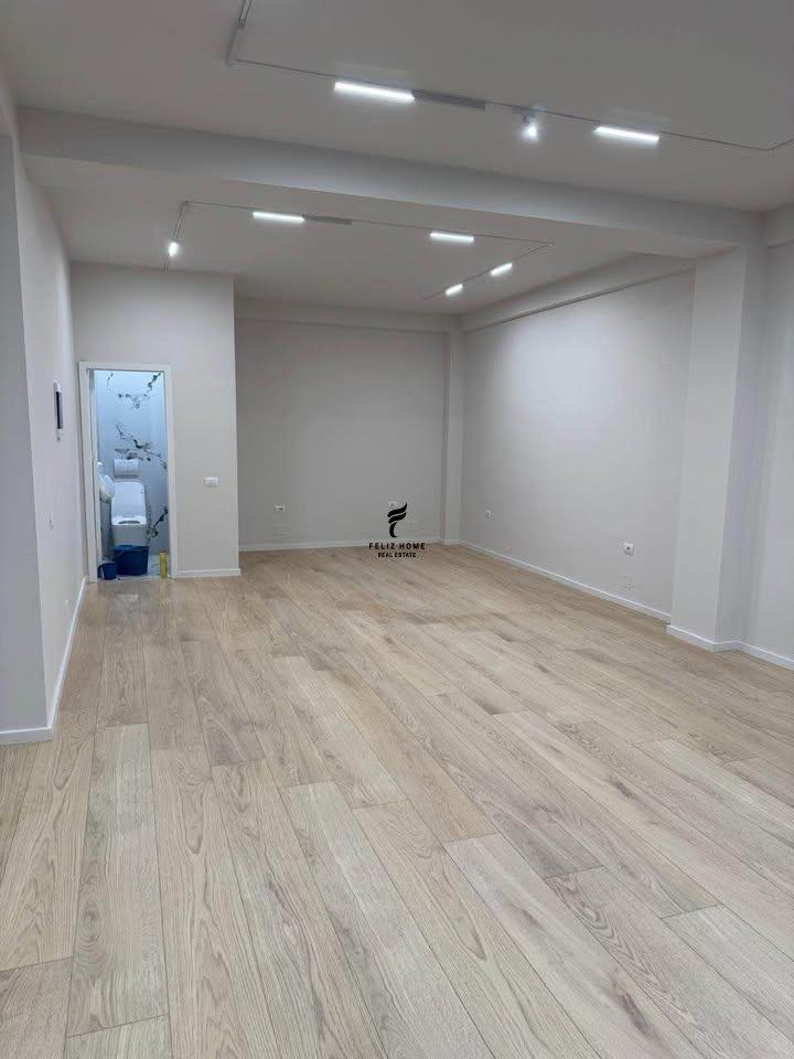 ZYRE ME QERA 80 M2 PORCELAN 80.000 LEKE FH-84974 – Tiranë