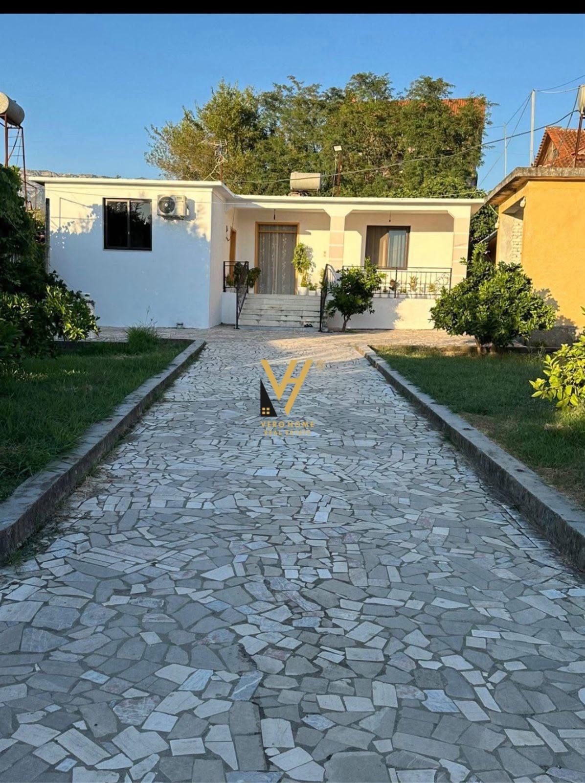 SHITET SHTEPI PRIVATE ME OBORR NE FUSHE-KRUJE 8.500.000 LEKE – Krujë
