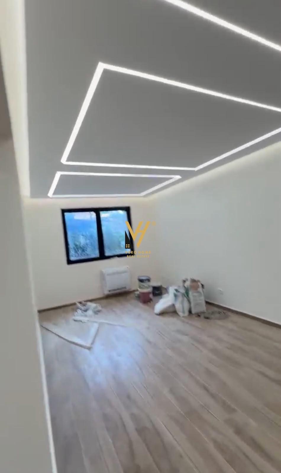 JEPET AMBIENT BIZNESI 90 M2 TE TREGU ELEKTRIK 120.000 LEKE – Tiranë