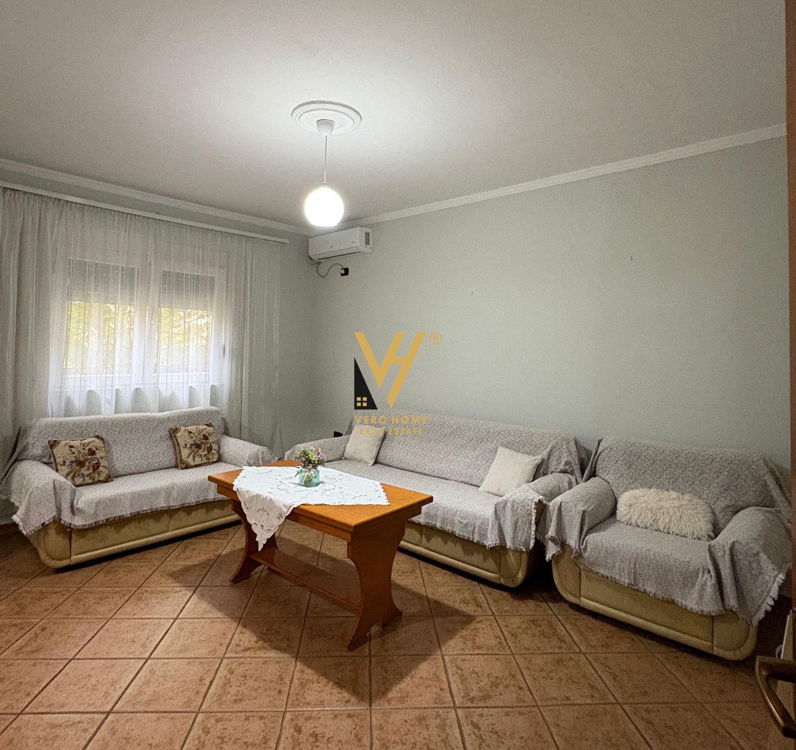 JEPET APARTAMENT 1+1 ME QERA NE LAPRAKE 45.000 LEKE – Tiranë