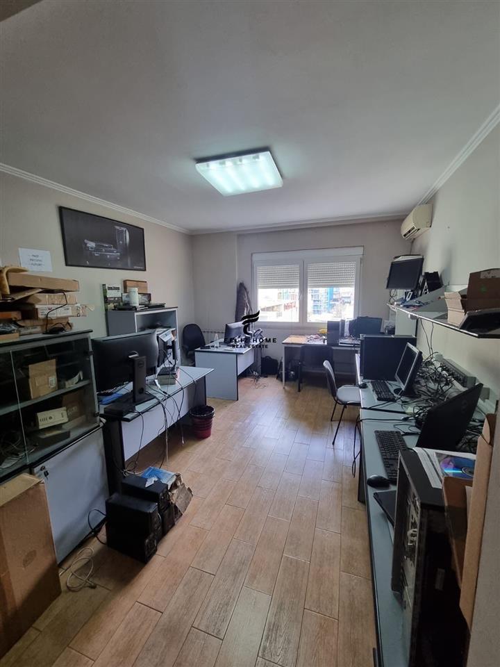 ZYRE ME QERA 150 M2 BLLOKU 1500 EURO – Tiranë