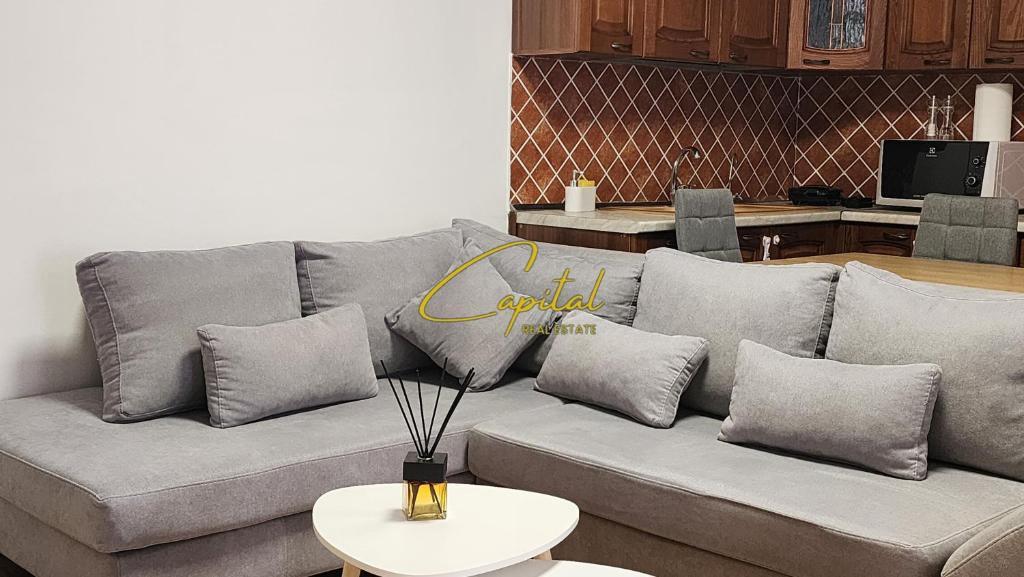 APARTAMENT ME QIRA 2+1 21 DHJETORI 75.000 LEKE – Tiranë - 1