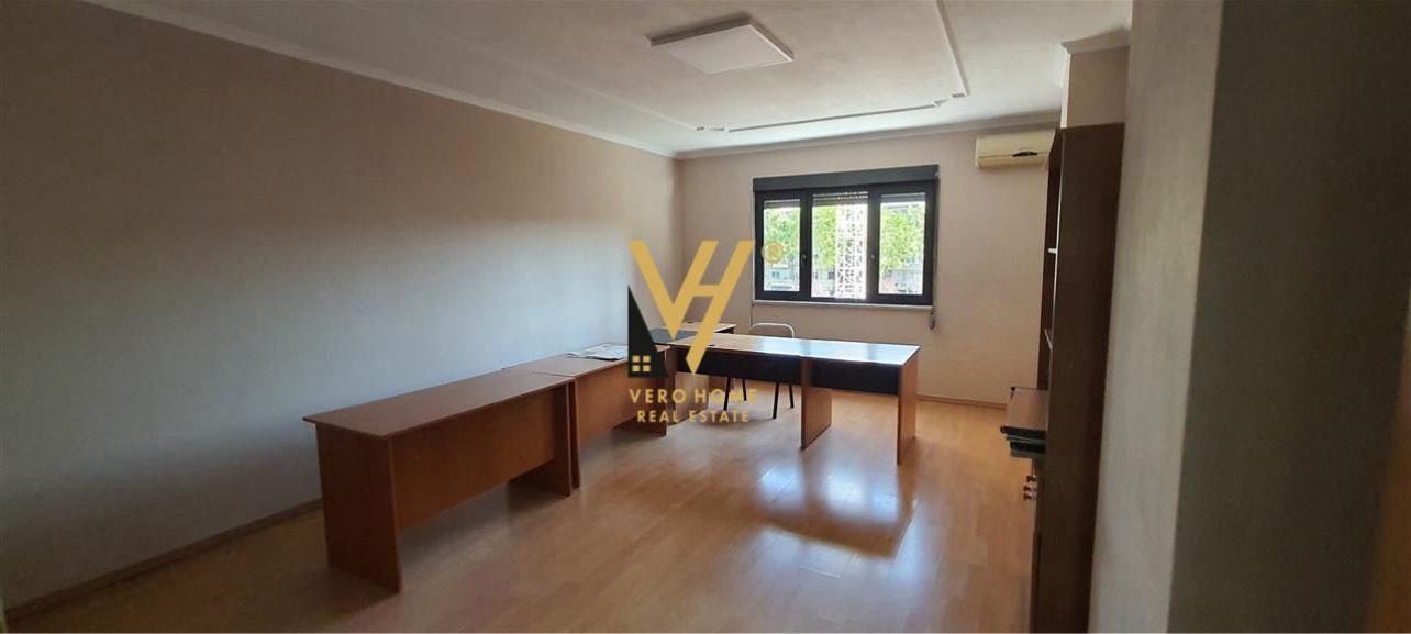 JEPET ZYRE 160 M2 ME QIRA NE QENDER 1.300 EURO – Tiranë