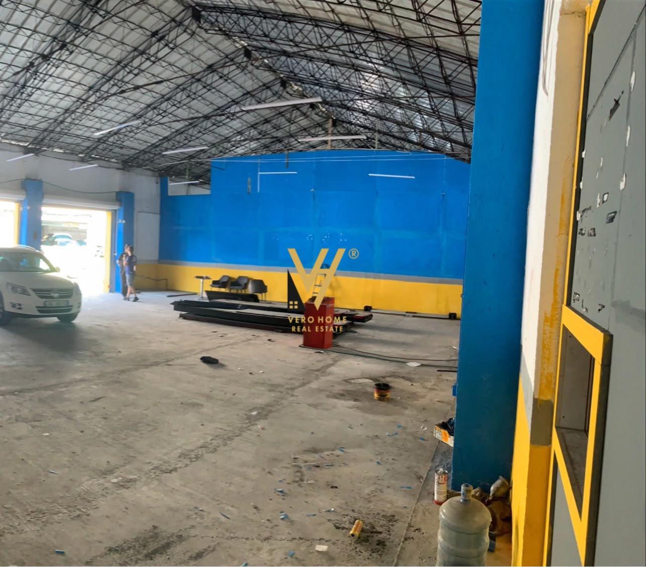 JEPET MAGAZINE 400 M2 ME QERA NE MISTO MAME 300.000 LEKE – Tiranë - 1