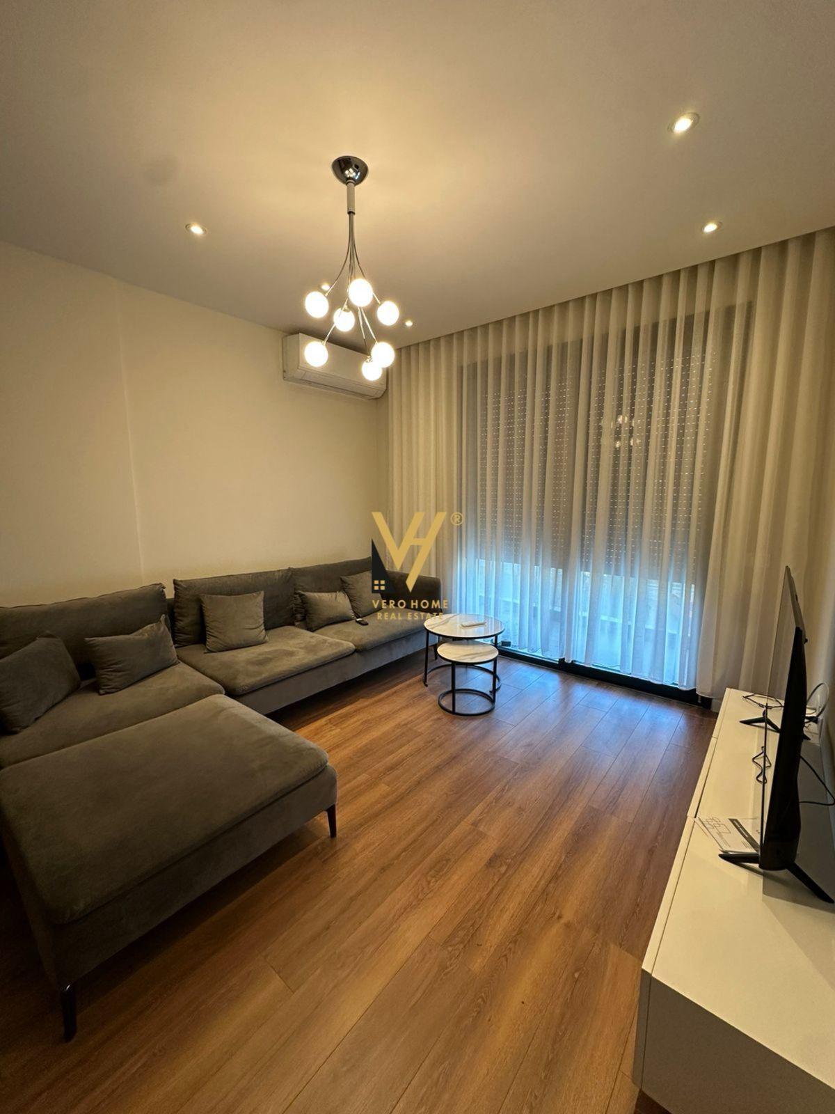 JEPET APARTAMENT 1+1 ME QIRA TE LIQENI I THATE 800 EURO – Tiranë