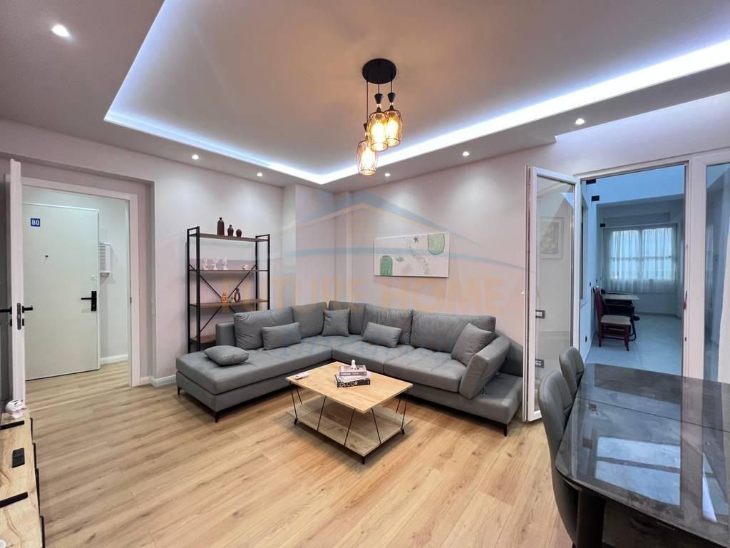 0692268458 Shitet, Apartament 2+1+2, Rruga e Kavajës, Tiranë – Tiranë