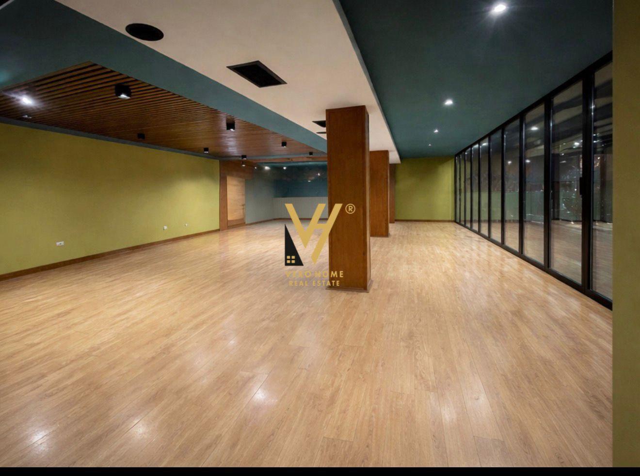 JEPET AMBIENT BIZNESI 150 M2 ME QERA SAUK I RI 2.000 EURO – Tiranë - 1