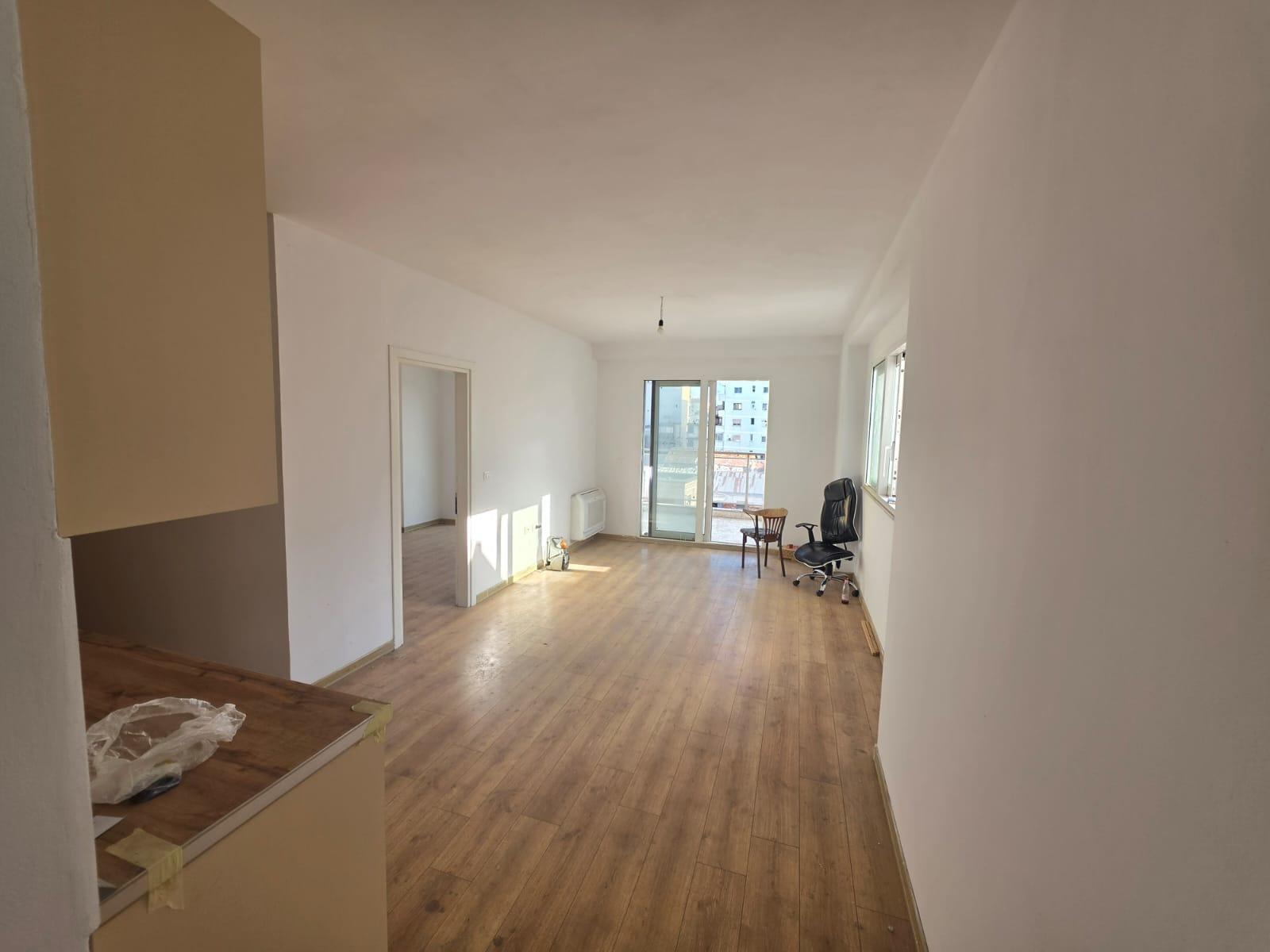 Apartament me qera 1+1 me ballkon në Rr e Dibrës ID 5828 – Tiranë