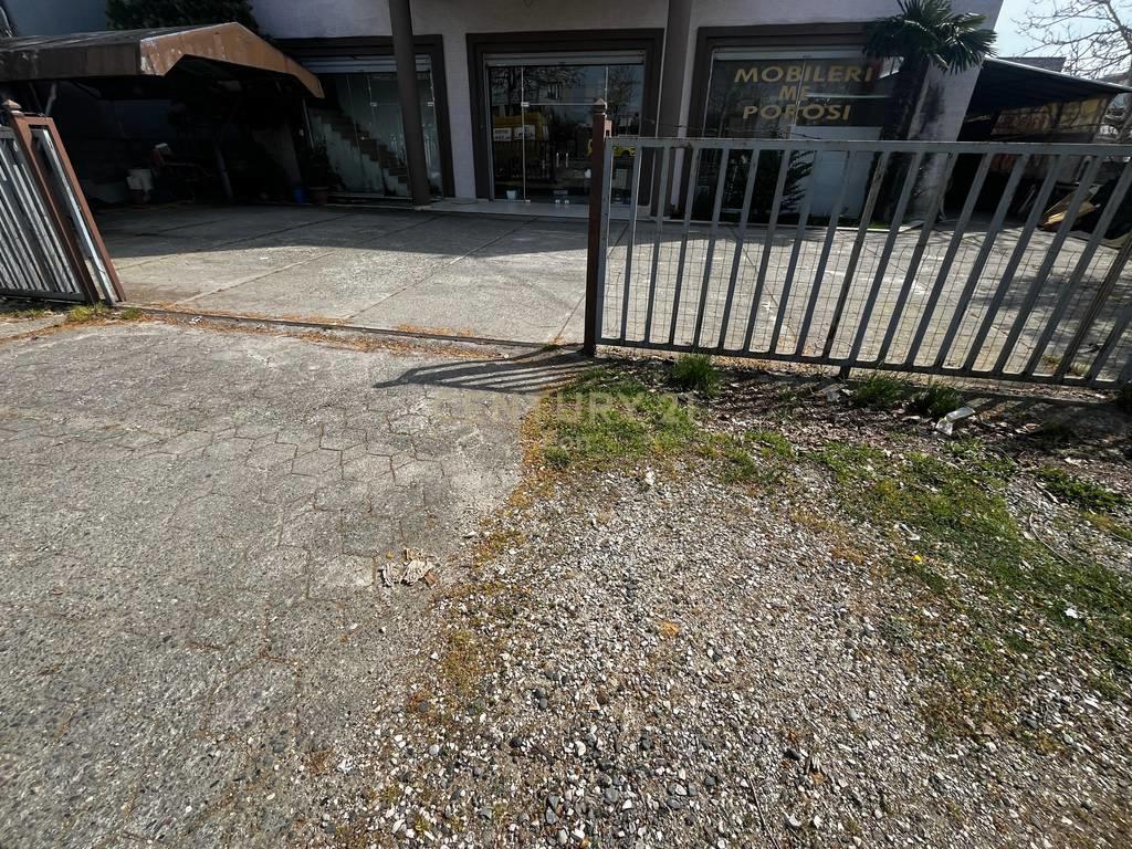 0685062709Njesi (Ambjent) Me Qira Në zonën e ish kenetes, Du – Durrës