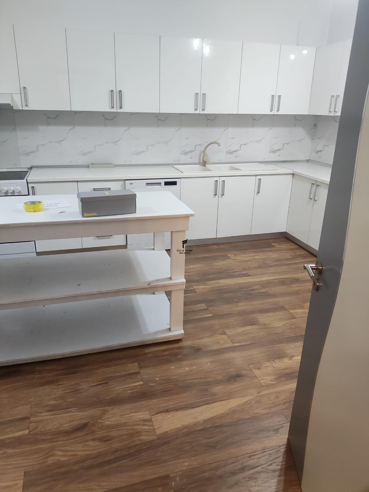 VILE ME QERA 2 KATESHE 280M2 BLLOKU I VILAVE, SELITE 200.000 – Tiranë