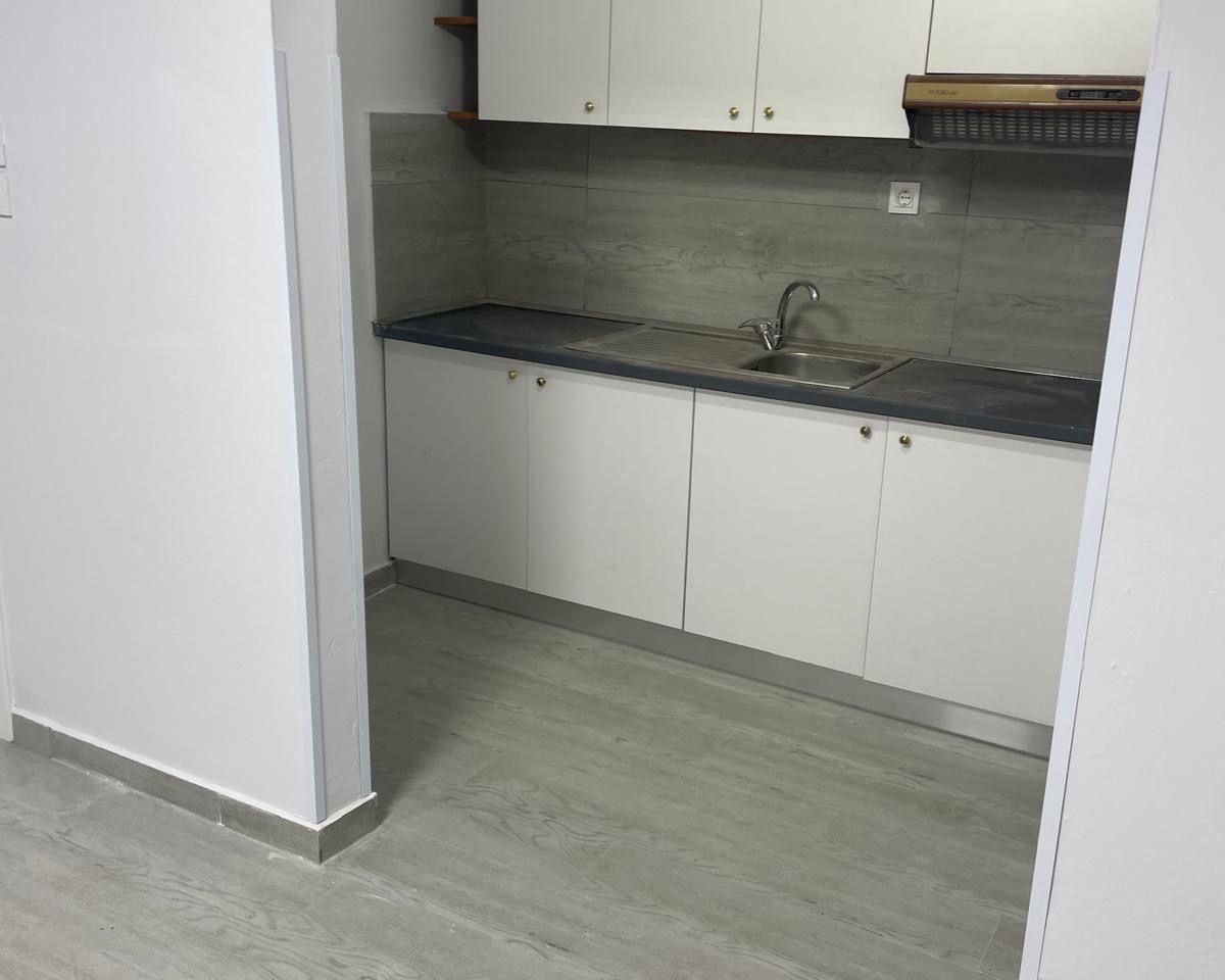 ZYRE ME QERA 113 M2 BULEVARDI BAJRAM CURRI 800 EURO – Tiranë
