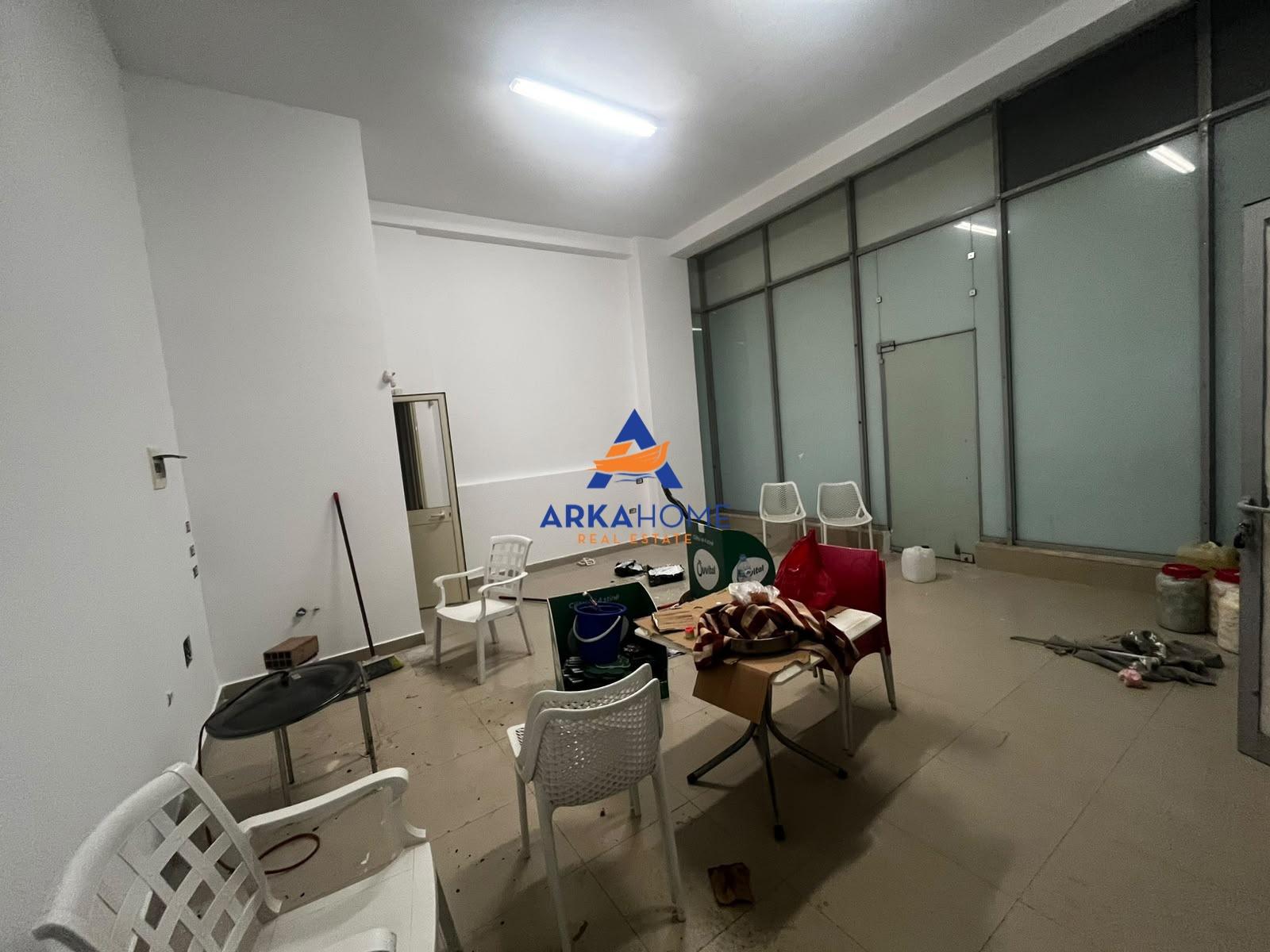 JEPET DYQAN ME QIRA 40 M2 "CASA ITALIA" 35.000 LEKE – Tiranë