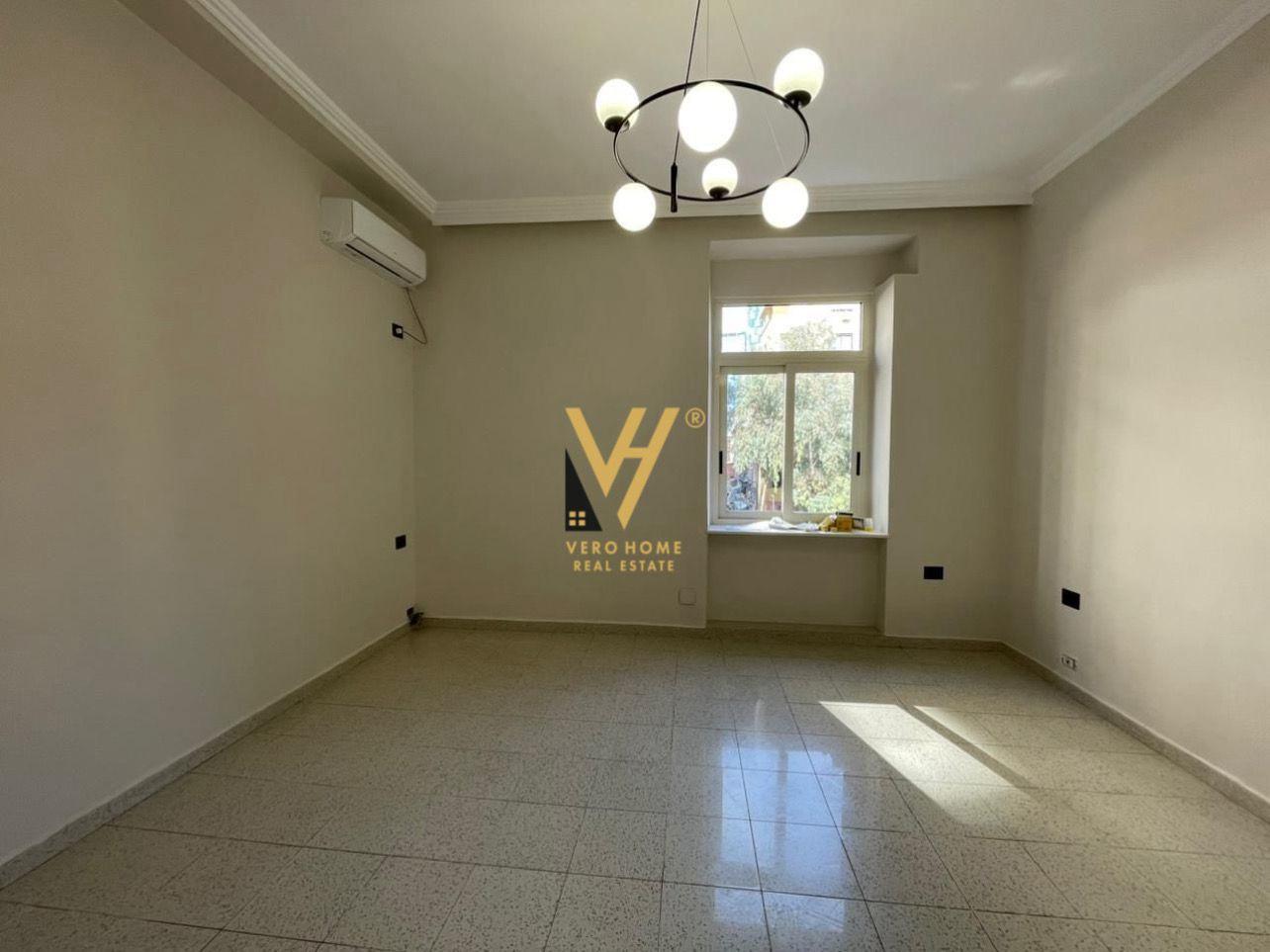JEPET ZYRE 70 M2 ME QIRA TE SHALLVARET 700 EURO – Tiranë